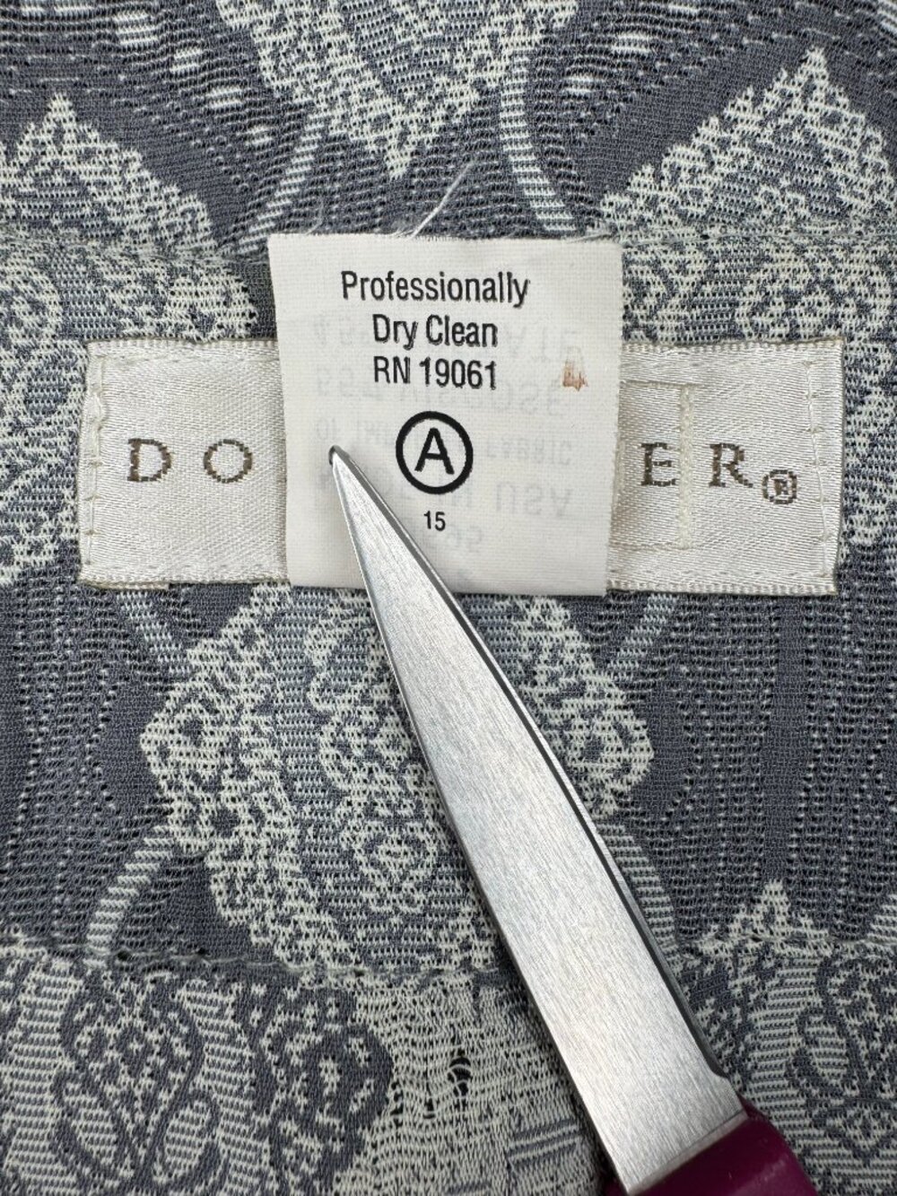 Doncaster Womens Blouse Size 16 Gray Silver Paisley Vintage Button Front USA - Picture 8 of 8
